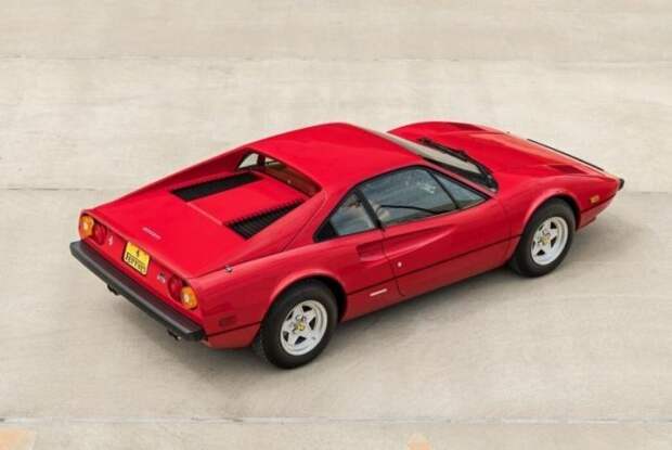 Ferrari 308 GTB Vetroresina с двигателем V8