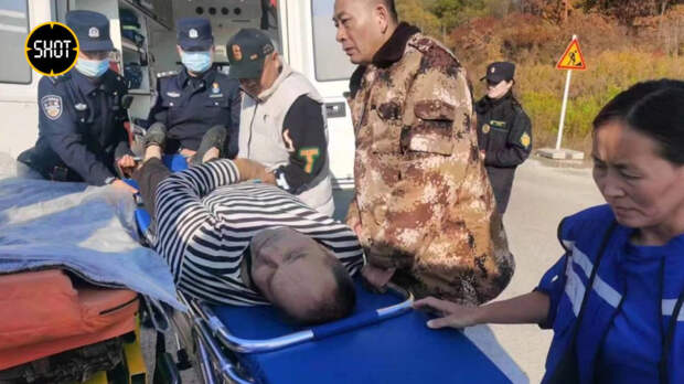 Китайские пограничники и врачи спасли жизнь российскому дальнобойщику Китайские пограничники и врачи спасли жизнь российскому дальнобойщику