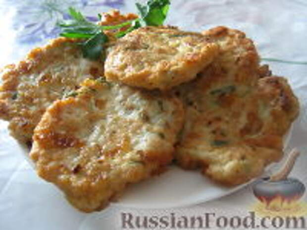 Фото к рецепту: Нежные котлетки из куриного фарша с сыром и зеленью