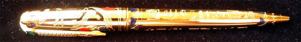 Ручка в золотом корпусе