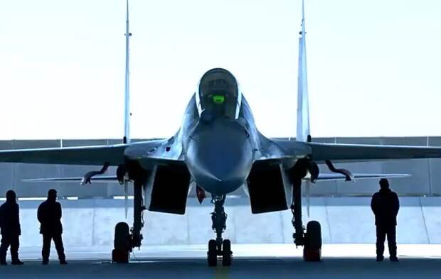 Западные СМИ стараются представить появление на Украине истребителей F-16 как некое новое «чудо-оружие», способное якобы даже переломить ход боевых действий в пользу Киева.