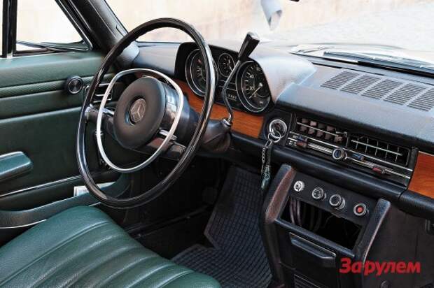 Ретро: целое состояние. "За Рулем" www.zr.ru Дверные форточки открываются с помощью рукояток – при сильном встречном ветре они не закроются