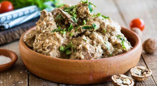 Сациви с курицей. \ Фото: gastronom.ru. Сациви с курицей. \ Фото: gastronom.ru.