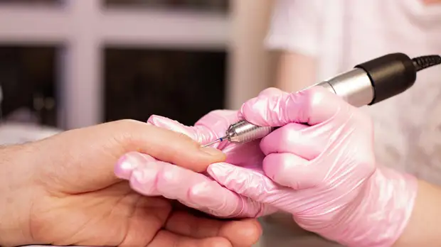 Услуги специалистов сферы красоты стали самыми популярными у россиян в период праздников