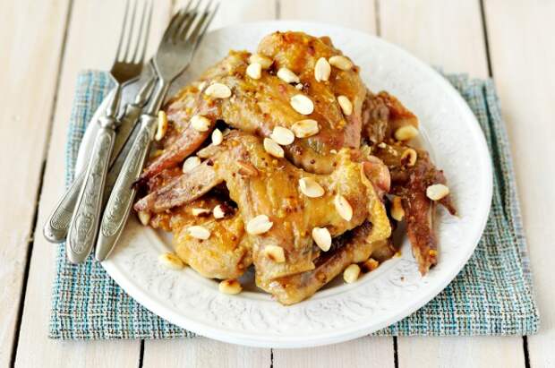 Куриные крылышки с арахисом