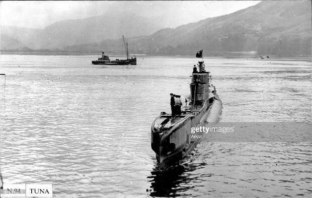 Их там нет. Английская подводная лодка «Тунец» (HMS «Tuna» № 94).