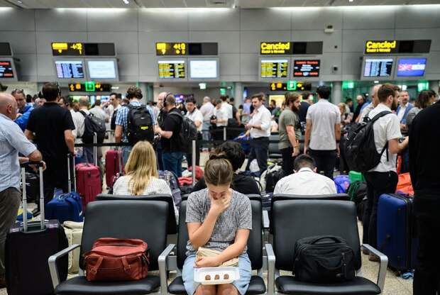 Туристы из России получили три финика на обед в Дубае после отмены рейса