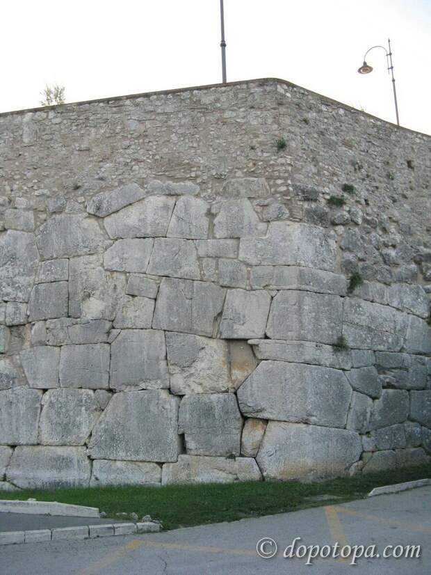 Подробнее: http://www.dopotopa.com/megaliticheskiy_kompleks_amelii_italia.html