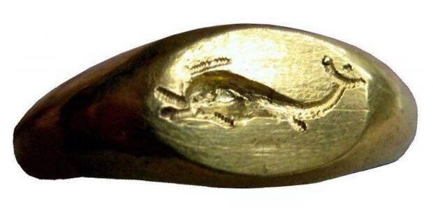 Перстень-печатка с дельфином ближе Клады, археология, интересно, история, сокровища