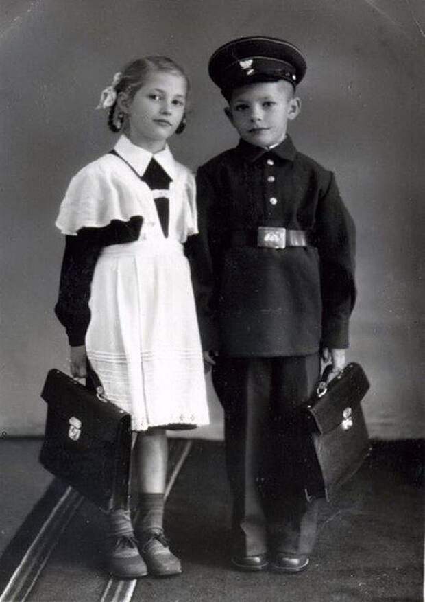 sovietschool04 Советское школьное детство: промокашка, коржик и логарифмическая линейка