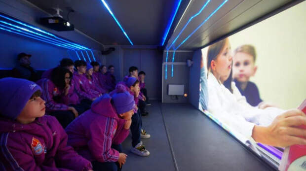 В «Артек» прибыл второй мобильный исторический парк «Россия — Моя история»