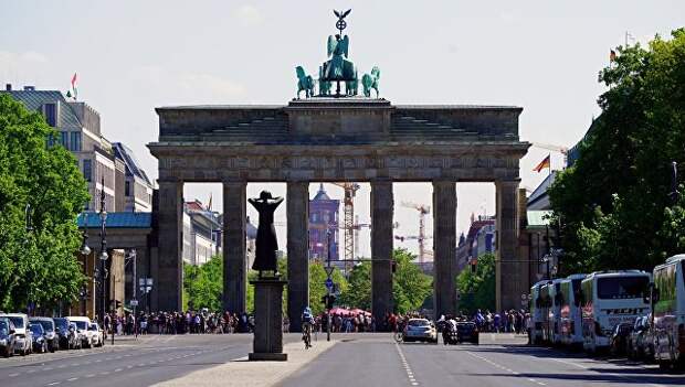 Вид на Бранденбургские ворота в Берлине. Архивное фото