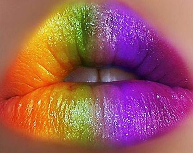 Разноцветные губы.
