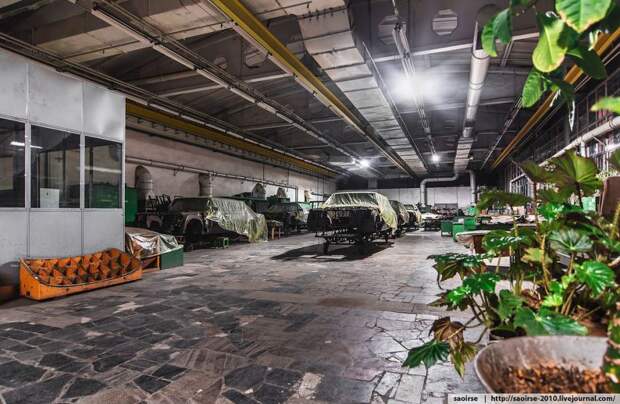 Цех по производству автомобилей представительского класса авто, завод, зил