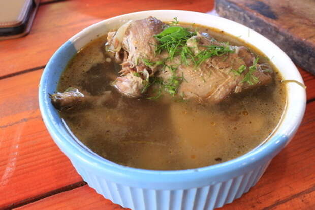 Фото к рецепту: Шулюм в чугунке, томленый суп из перепелов