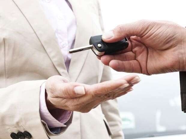 Эксперт предупредил россиян о рисках покупки авто через Белоруссию