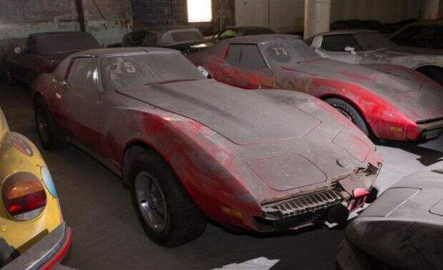 corvette_garage_25