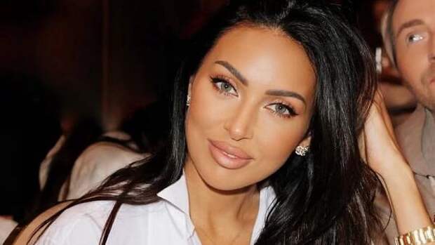 Глубоко беременная Алсу снялась с дочерями на отдыхе — счастлива и спокойна