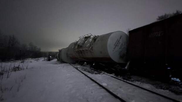 Пассажирские поезда задерживаются из-за схода вагонов в Тульской области