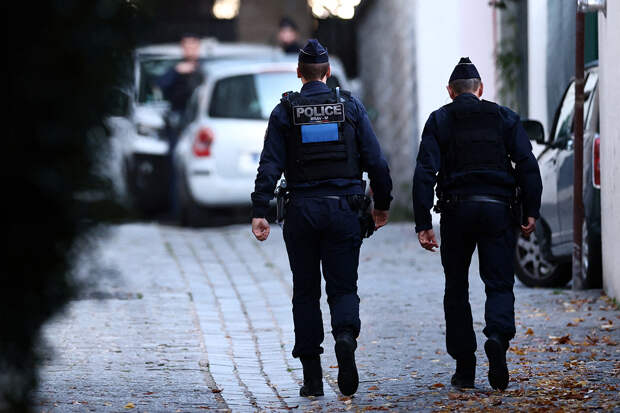 Во Франции мужчина запер девятилетнего сына в фургоне на год