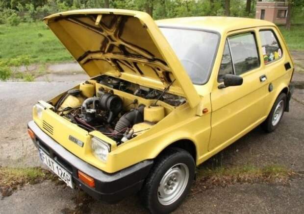 Так родился проект FSM 126NP - знакомый Fiat, но с передним двигателем и передним приводом. Решением польских инженеров было просто перенести вперед двигатель объемом 650 куб. Для этого им в основном приходится переделывать коробку передач и само шасси. Автомобиль на 19 см длиннее обычного 126P. В конце концов, растущие трудности польской экономики в 1979 году положили конец этому начинанию, и 126 NP остался единственным прототипом.