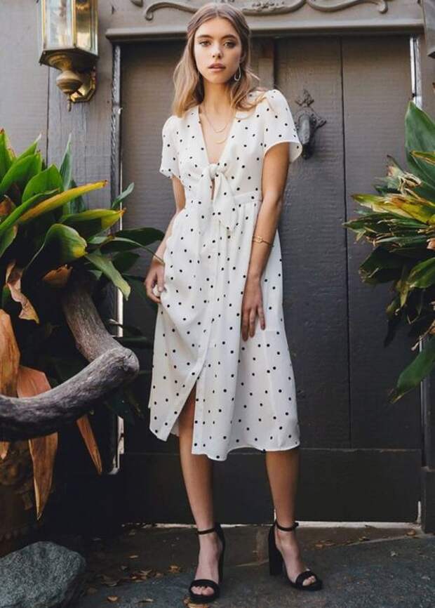 Модные летние образы 2020 для невысоких женщин