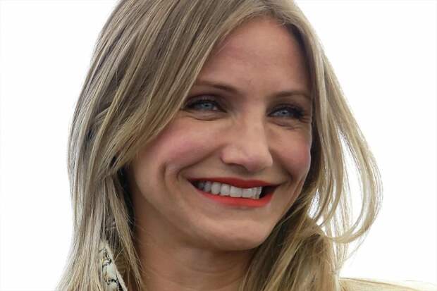 Босиком или бахилы: Кэмерон Диас выдала домашнюю фобию, которая превратит вечеринку в досмотр