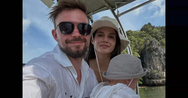 Александр Петров с женой и сыном отдыхает на яхте