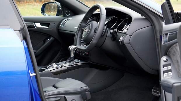 Авито: эксперты Автотеки собрали топ надежных петербургских машин