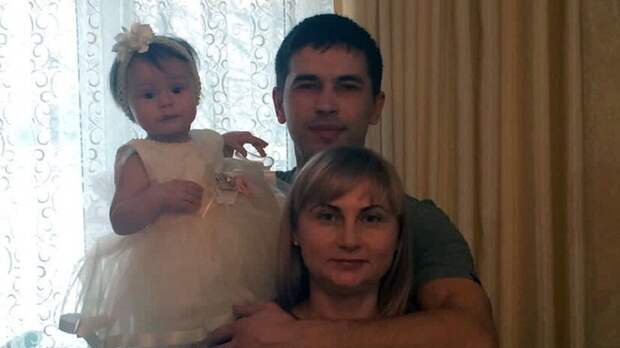 Александр Зобенков с женой и дочкой. Фото из открытых источников.