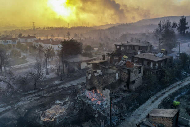 Последствия пожара в районе Манавгат в Анталии