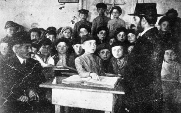 Меламед (учитель) ведет урок в хедере — начальной школе