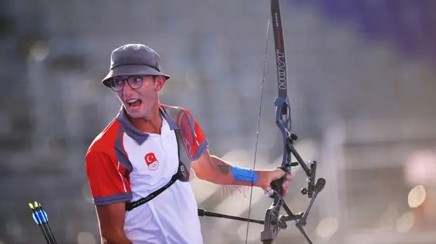 Турок Газоз выиграл золото ОИ в Токио в стрельбе из лука