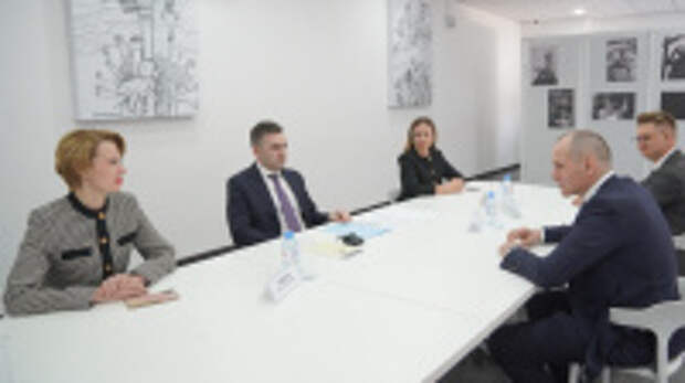 Станислав Воскресенский провел рабочую встречу с главным внештатным онкологом ЦФО Сергеем Ивановым