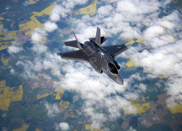 Raytheon создаст миниатюрные ракеты для самозащиты истребителей