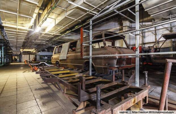 Цех по производству автомобилей представительского класса авто, завод, зил