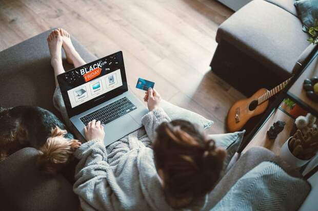 Woman black friday shopping from her couch at home on her laptop.