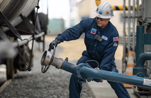 Разрыв в цене «реальной» и «бумажной» нефти достиг рекорда за всю историю продаж