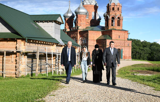 Игорь Руденя и Зарина Догузова посетили святыни осташковской земли в Тверской области