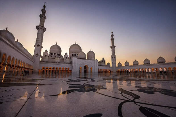 Щедрая компенсация за страх: в ОАЭ туристам выдали по 21 000 рублей