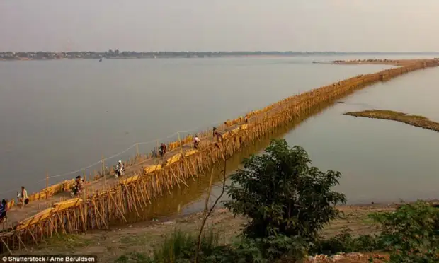 Шедевральный 300-метровый бамбуковый мост в Камбодже каждый год разбирают и строят заново (8 фото + 1 видео)