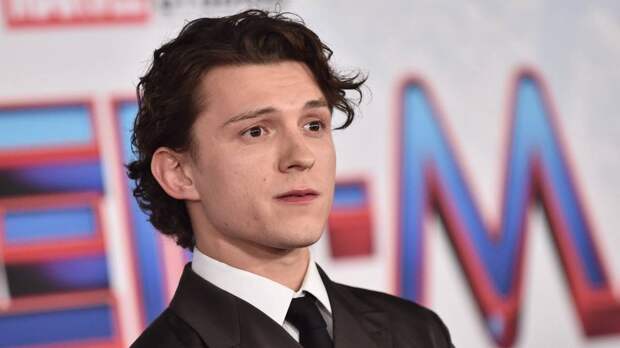 СМИ: Долину обманули с паспортом исполнителя роли Человека-паука Тома Холланда