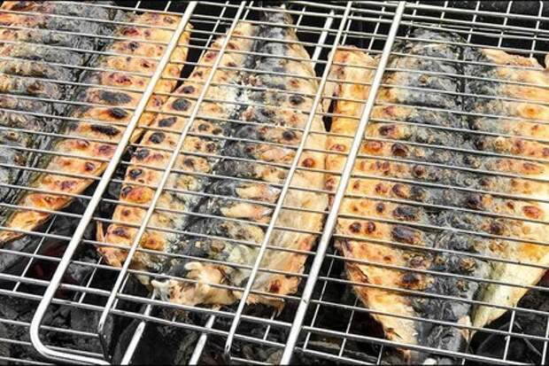 Фото к рецепту: Рецепт жареной рыбки на мангале