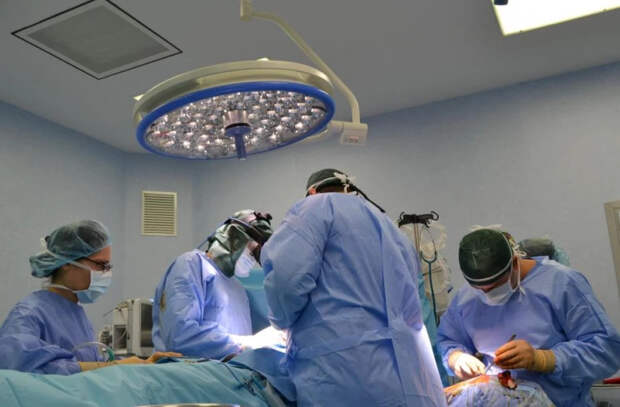 Врачи-резиденты Молдовы впервые могут проводить одну из самых сложных операций на сердце
