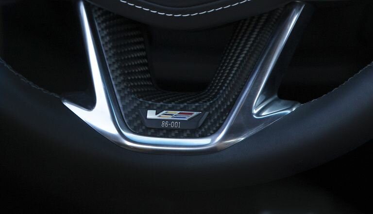 Один из первых 500 Cadillac CT4-V и CT5-V Blackwings