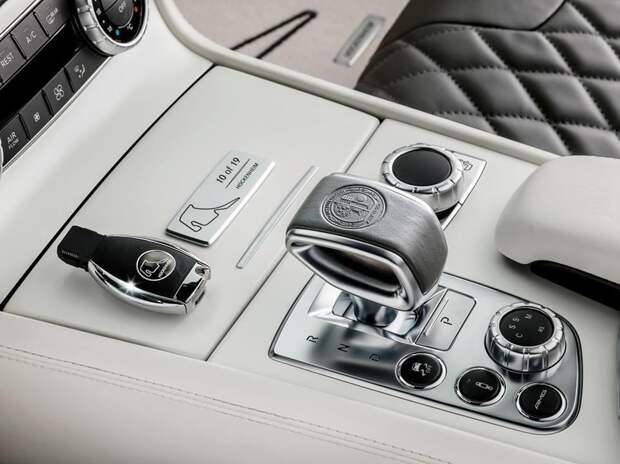 Mercedes-Benz-SL63-AMG-World-Championship-2014-Collectors-Edition 2