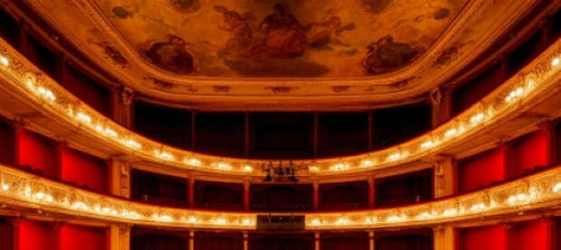 В Оперном театре Одессы «патриотка» устроила истерику из-за русской речи