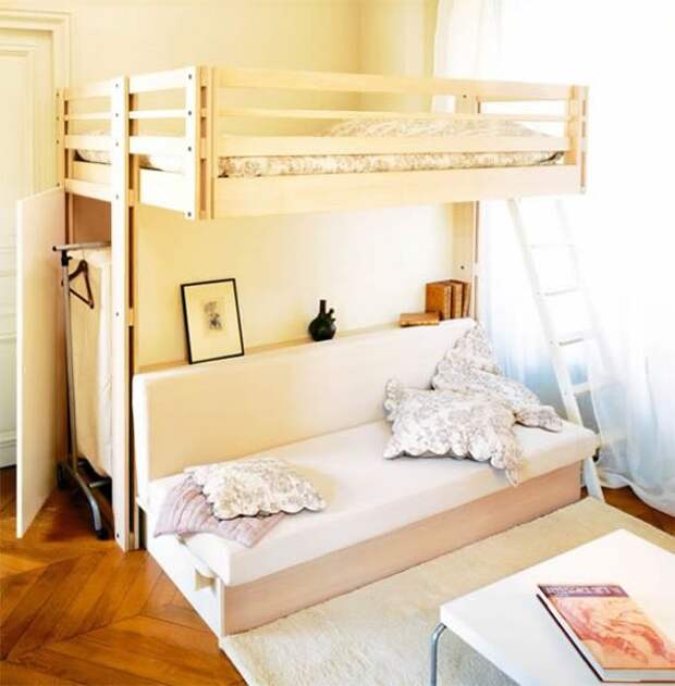 Идея для маленькой спальни: кровать чердак 