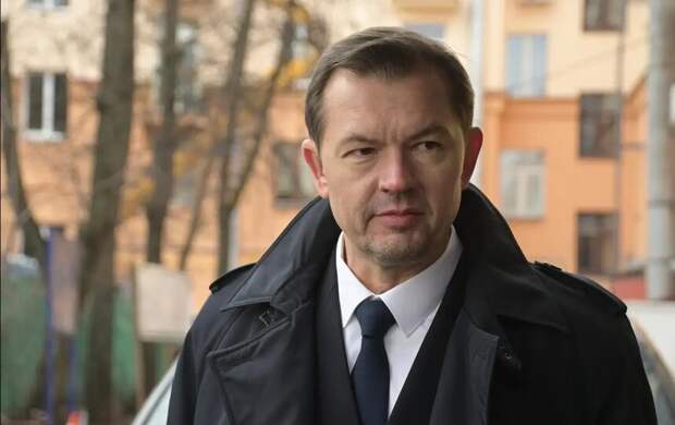 Алексей Фатеев знает, как управлять самолётом и обходиться без помощи психологов