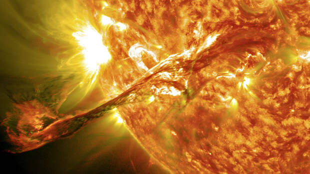 Magnificent_CME_Erupts_Sun.jpg